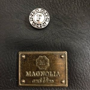 Magnolia and Vine Original sized (18 mm) Letter F Snap